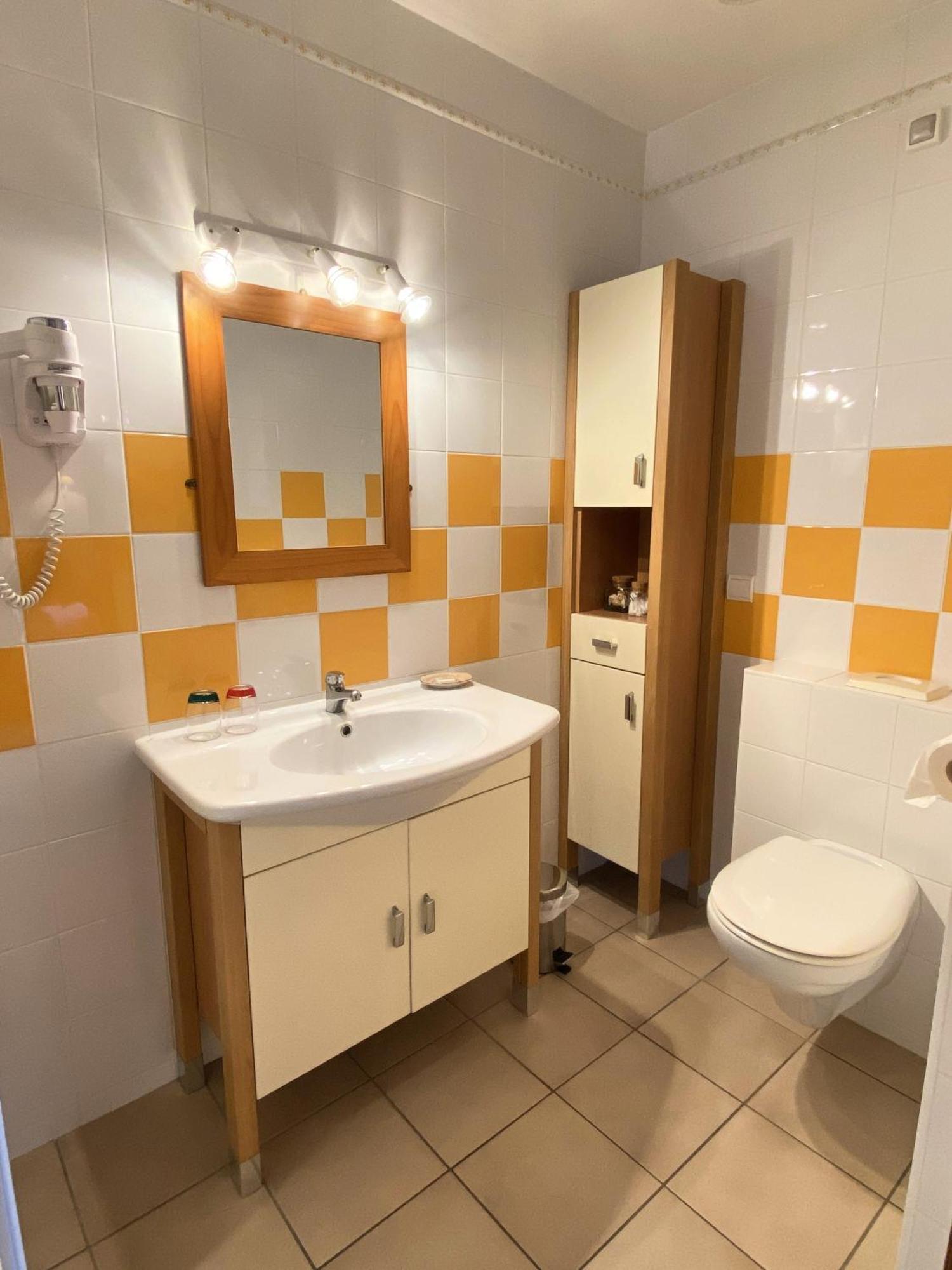Le Clos De La Barre- Chambres D'Hotes De Charme En Normandie-Basly-Proche Plage Debarquement Esterno foto